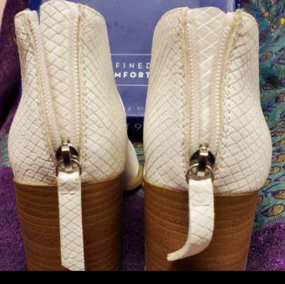 Apt 9 White Booties Nanosecond In Size 8.5 Euc - image 5